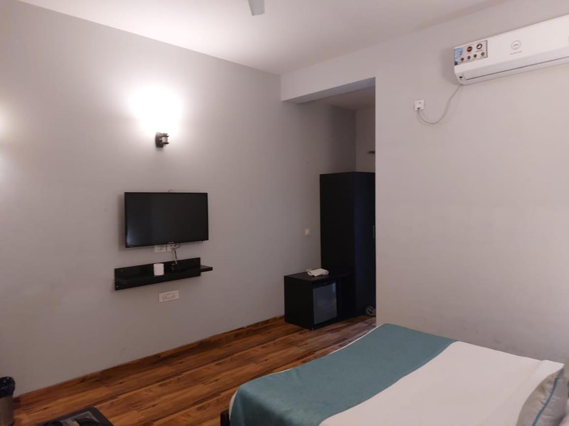 Krishna Holiday Homes Vrindāvan Dış mekan fotoğraf